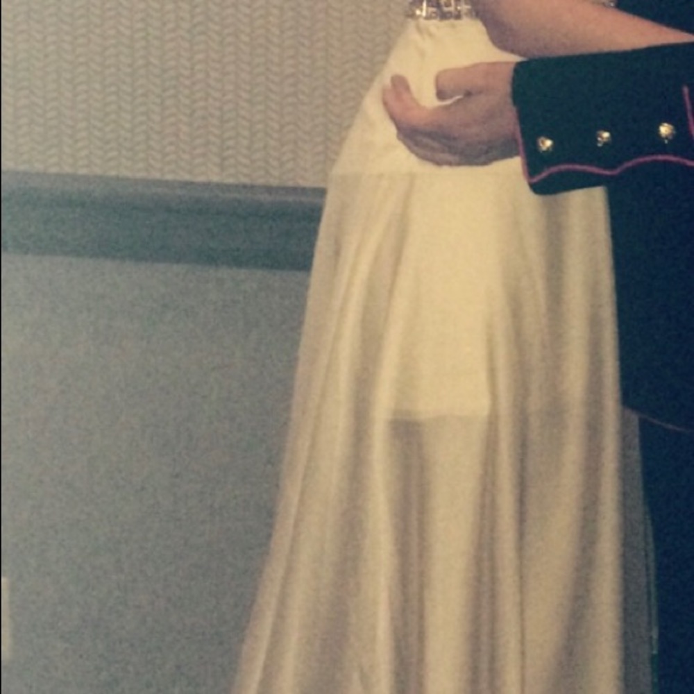 Dress - Picture 8 of 8